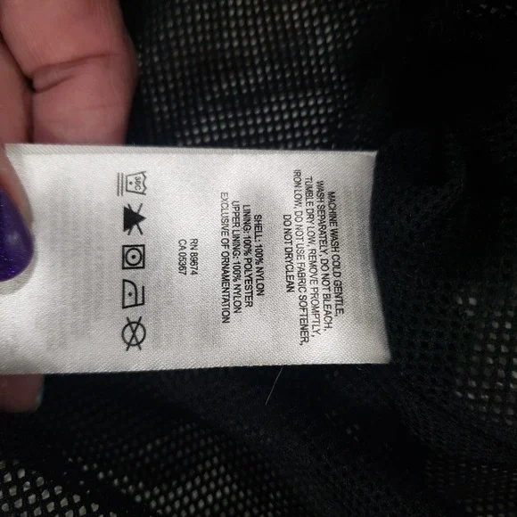 Mountain Hardwear Black Utility Jacket with Hood - Picture 11 of 16